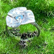 Load image into Gallery viewer, Ring, Sterling Silver, Flower with Blue Stone in Center, Size 8 1/4
