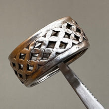 Load image into Gallery viewer, Ring, Sterling Silver, Pierced Band, Size 7 1/2
