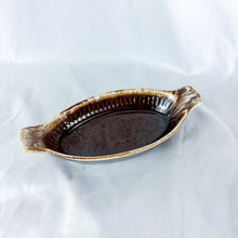 Load image into Gallery viewer, Vintage McCoy #7033 Brown Drip Glaze Au Gratin Casserole Dish
