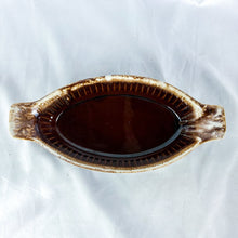 Load image into Gallery viewer, Vintage McCoy #7033 Brown Drip Glaze Au Gratin Casserole Dish
