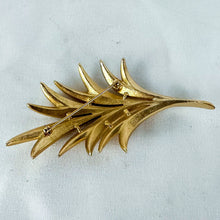 Load image into Gallery viewer, Vintage Trifari Gold Tone Leaf Brooch
