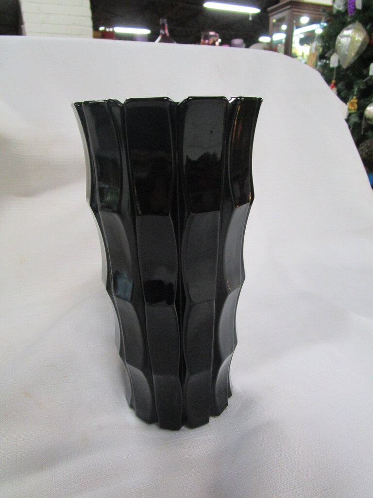 Vintage Indiana Tiara Amethyst Glass Vertical Ribbed Vase