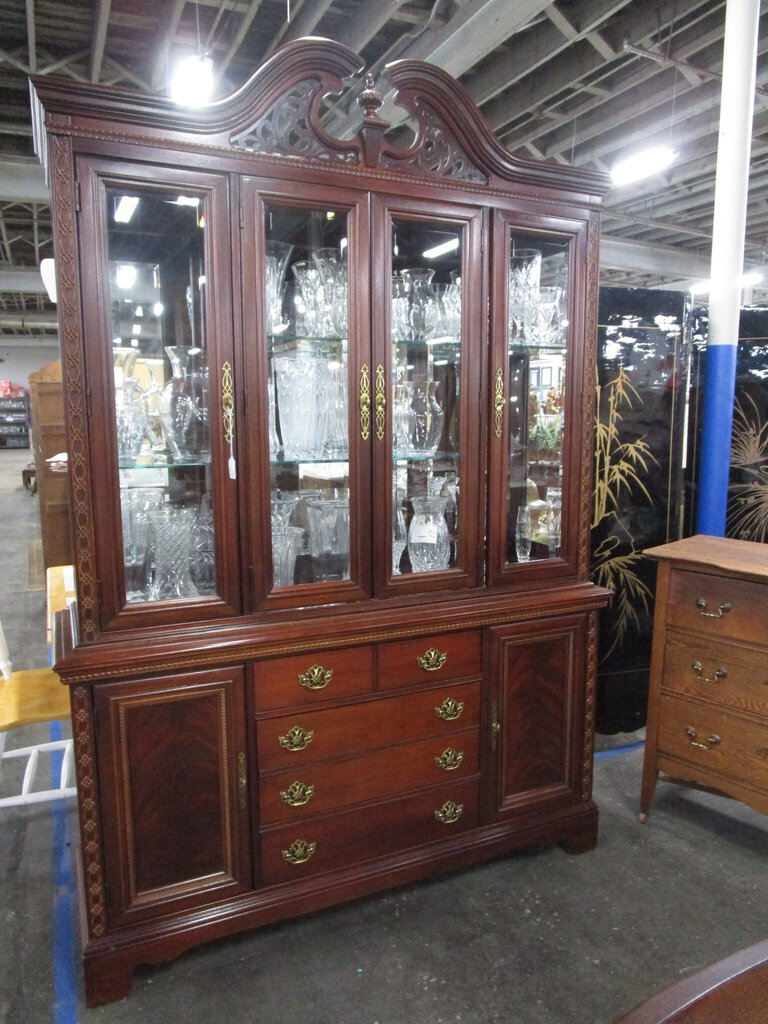 Vintage American Drew Chippendale Style China Display Hutch Cabinet