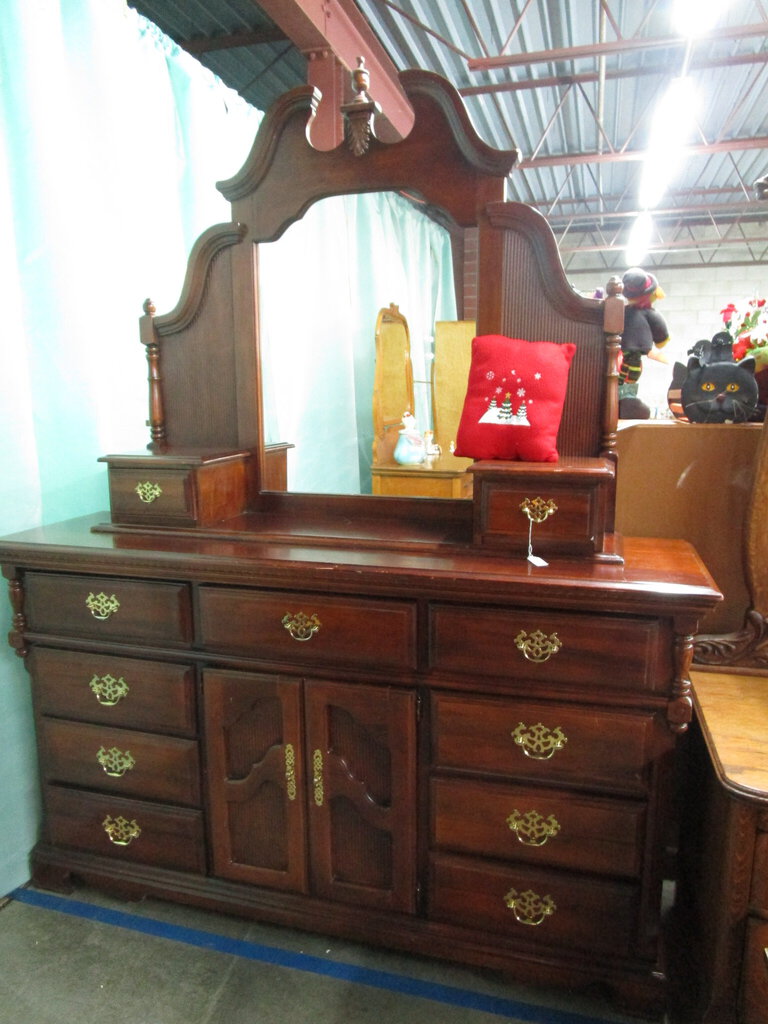 Vintage Queen Anne Style Dresser with Mirror