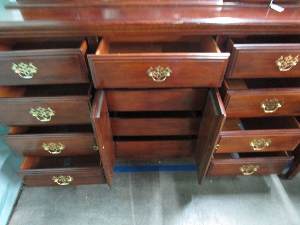 Queen anne dresser for sale discount