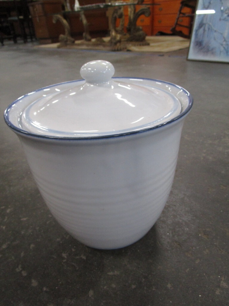 Pfaltzgraff USA 3 Quart White Ribbed Canister Cookie Jar