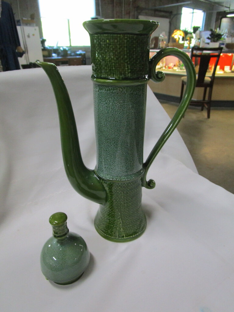 MCM Norleans Japan Green Textured Ceramic Tall Coffee Decor Urn Pot –  Standpipe Antiques