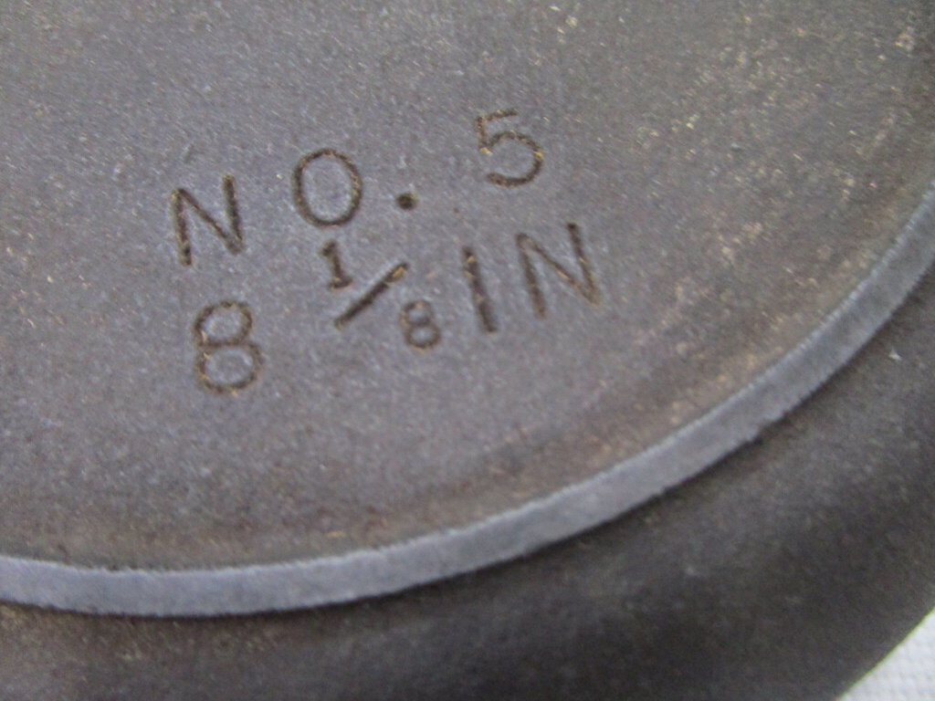 Cast Iron Skillet ~ Vintage 8 1/8 Inch ~ No. 5 Frying Pan