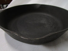 Load image into Gallery viewer, Vintage Wagner Ware Sidney -0- #6 Cast Iron Skillet Pan

