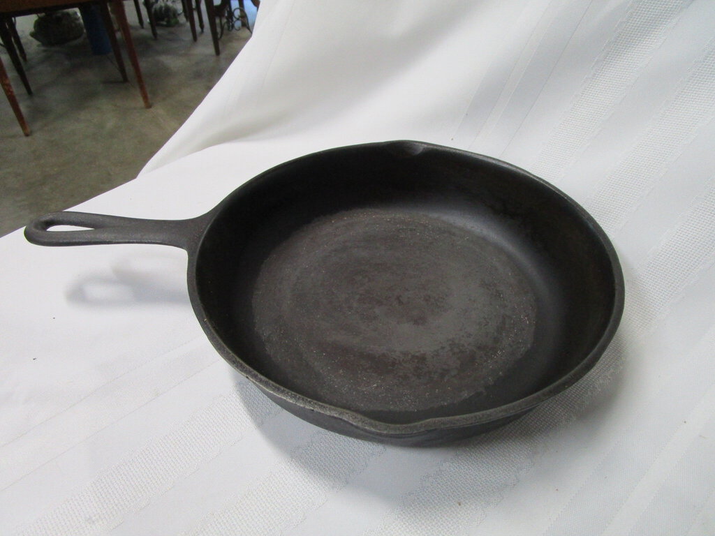 BSR 7D Cast Iron Skillet with Heat Ring