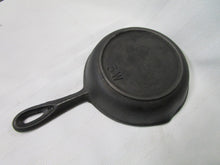Load image into Gallery viewer, BSR Red Mountain 3W Cast Iron Skillet with Heat Ring

