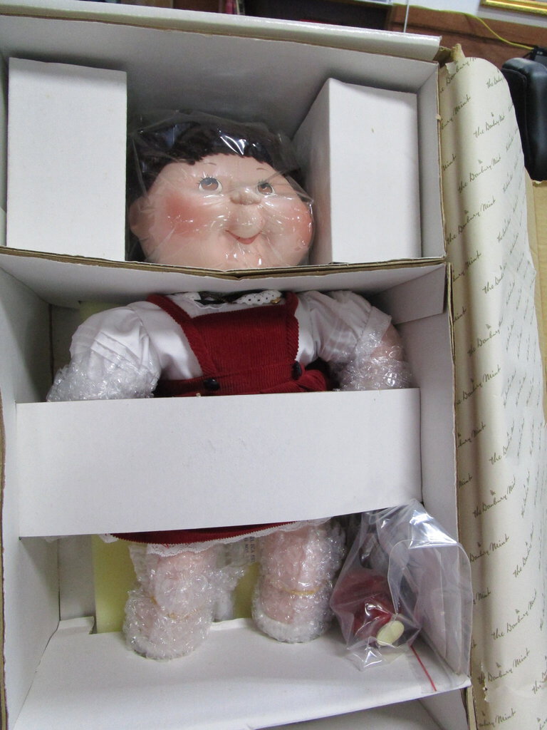 1995 Cabbage Patch Jennifer Sue Porcelain Collector Doll NIB