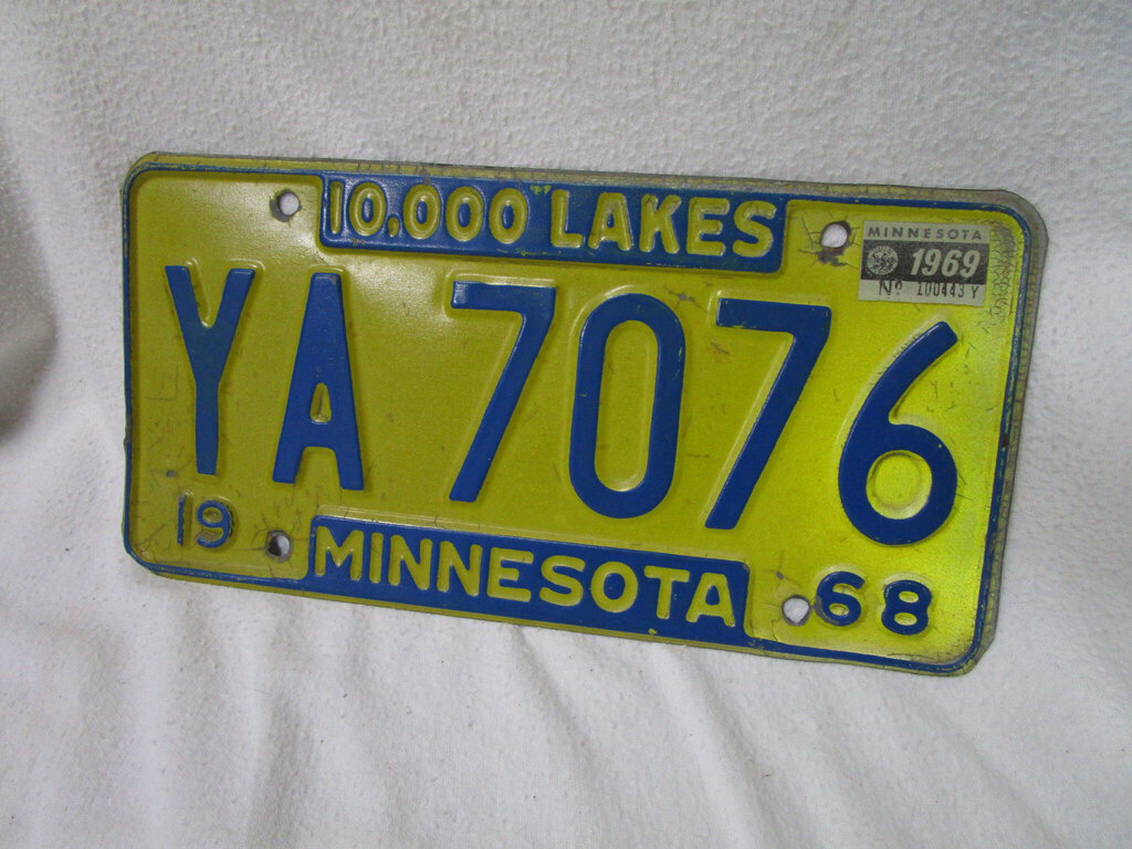1968 Minnesota 10,000 Lakes YA 7076 Automobile License Plate Tag
