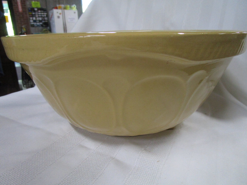 BOGO store VINTAGE T.G. GREEN GRIPSTAND XL MIXING BOWL 12S YELLOW WARE