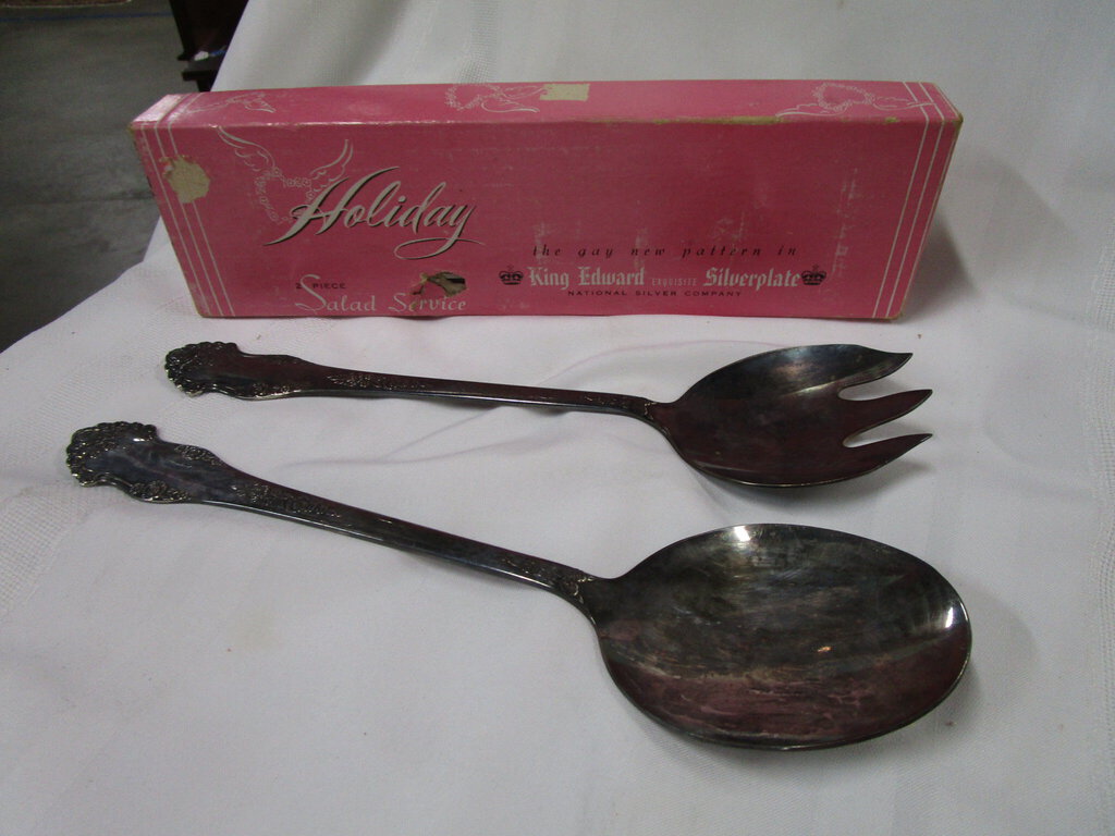 King Edward Silverplate Holiday Pattern Salad Serving Fork and Spoon Set with Original Box