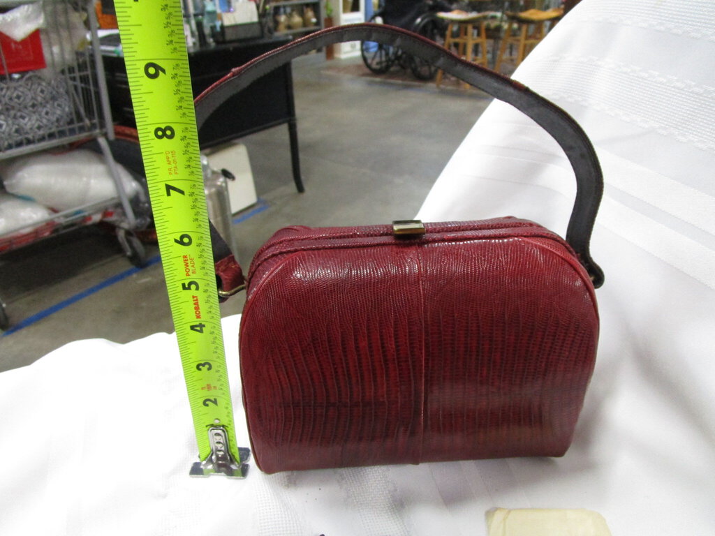 1950's Red Lizard Skin 6M Slingback Pumps and Structured Handle Top Pu –  Standpipe Antiques