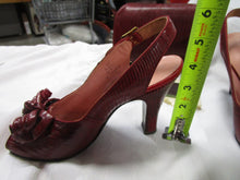 Load image into Gallery viewer, 1950&#39;s Red Lizard Skin 6M Slingback Pumps and Structured Handle Top Purse
