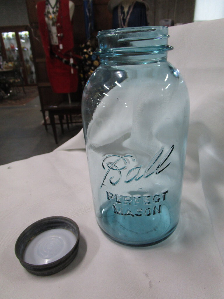 Vintage (1923-1933) Ball Perfect Mason Half Gallon Jar with Lid