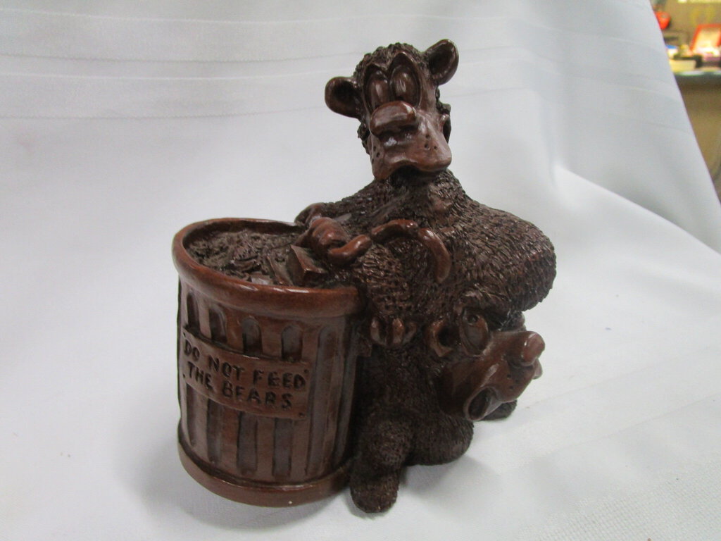 1993 E. Biersdorfer Pecan Resin Do Not Feed The Bears Figurine