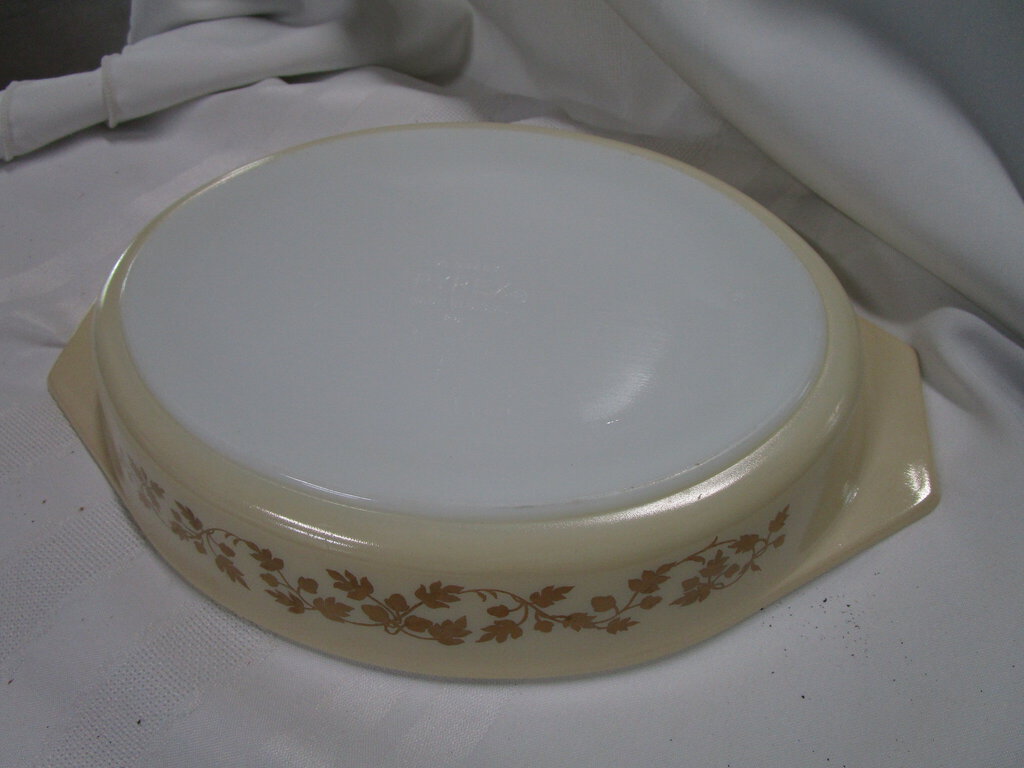 Vintage Pyrex GOLDEN ACORN Divided Casserole Dish Gold Leaf 1-1/2 QT