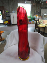Load image into Gallery viewer, Vintage LE Smith Amberina Glass Large Ribbed Swung Vase
