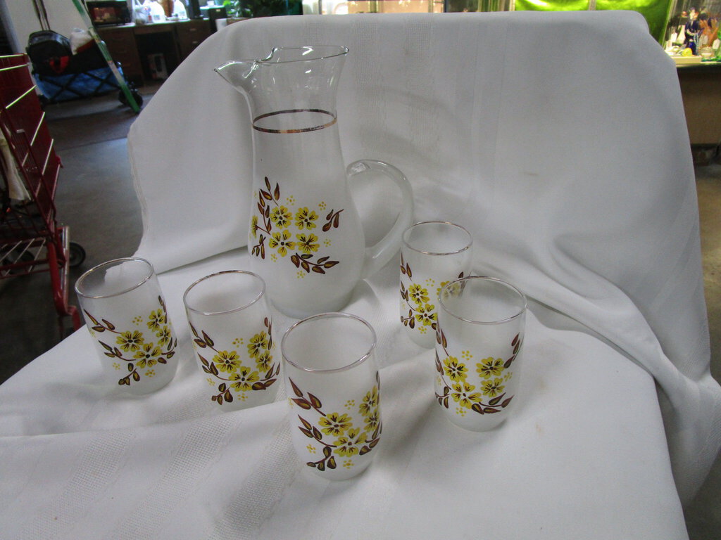 MCM Retro Clear/Frosted Floral Juice Carafe and (5) Juice Glasses