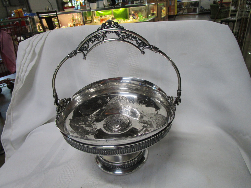 Vintage Derby Silver Co. Quad Silverplated Etched Nature Fruit Decor Bowl with Swing Handle