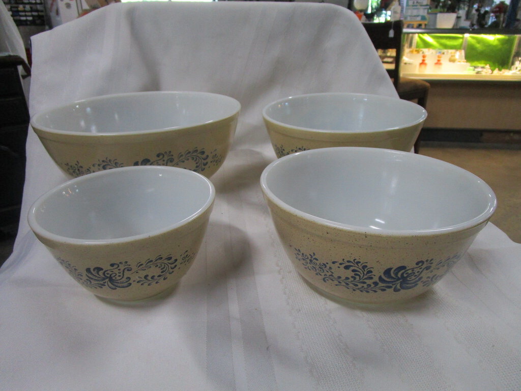 1976 Pyrex Homestead Tan Speckled Blue Floral Nesting Mixing Bowls Set of 4
