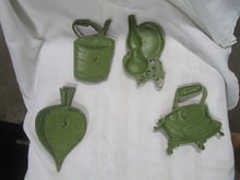 Load image into Gallery viewer, 1966 Sexton USA Green Metal Country Kitchen Art Wall Plaques
