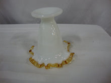 Load image into Gallery viewer, Vintage Fenton Gold Crest Small Pedestal Vase
