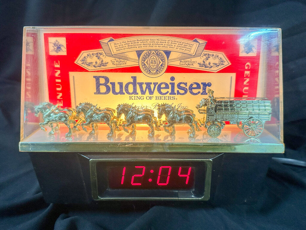 Vintage Budweiser Horse-Drawn Coach Light-Up Digital Bar Clock