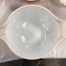 Load image into Gallery viewer, Vintage Pyrex Early American Cinderella Set of 4 Mixing Bowls
